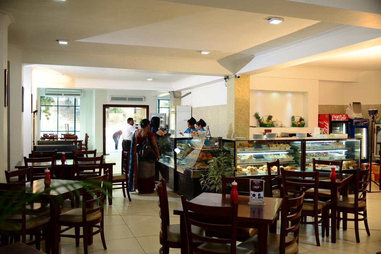 The Royal Mall Kandy Exterior foto